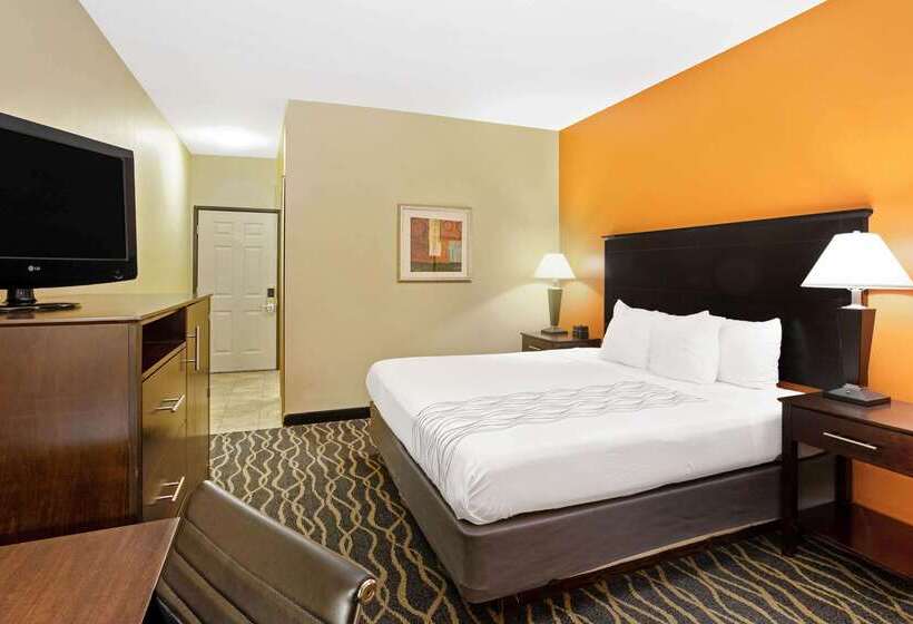 בית מלון כפרי La Quinta By Wyndham Tulsa Airport / Expo Square