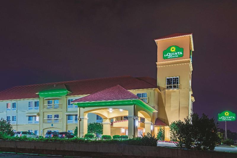 בית מלון כפרי La Quinta By Wyndham Tulsa Airport / Expo Square