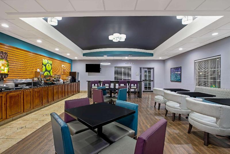בית מלון כפרי La Quinta By Wyndham Tulsa Airport / Expo Square