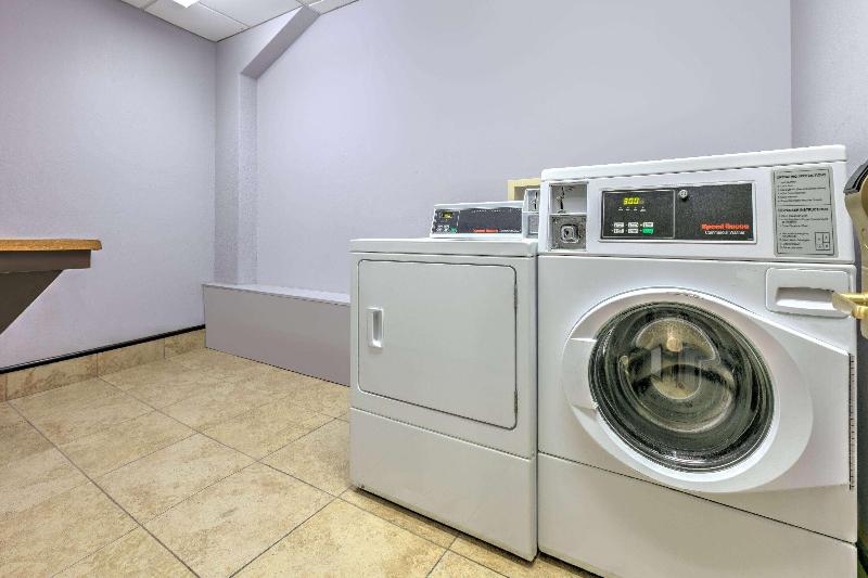 בית מלון כפרי La Quinta By Wyndham Tulsa Airport / Expo Square