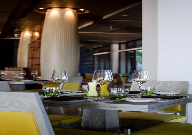 Отель Pullman Phuket Arcadia Naithon Beach