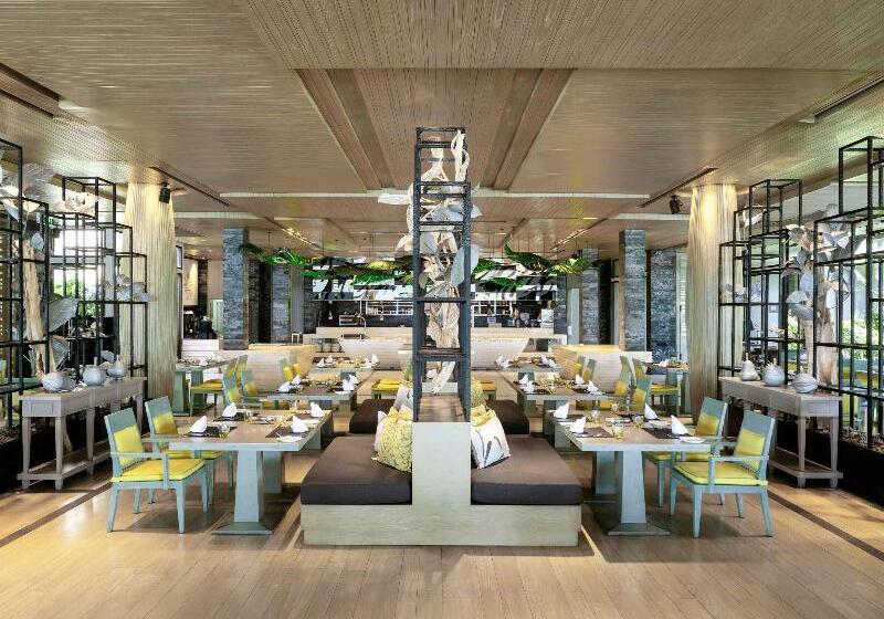Отель Pullman Phuket Arcadia Naithon Beach
