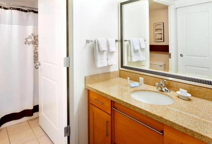 هتل Residence Inn By Marriott San Antonio Six Flags At The Rim