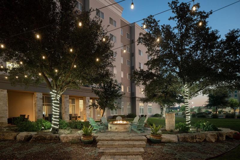 هتل Residence Inn By Marriott San Antonio Six Flags At The Rim
