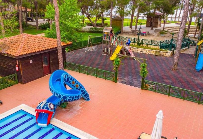 استراحتگاه Champion Holiday Village