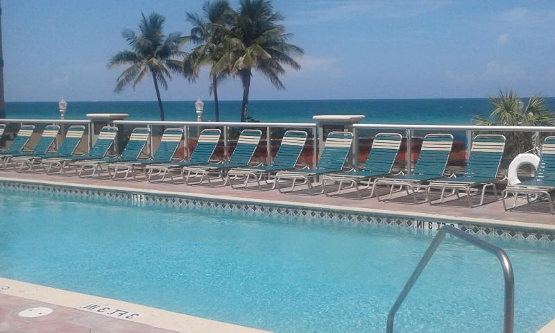 استراحتگاه Hollywood Beach Tower