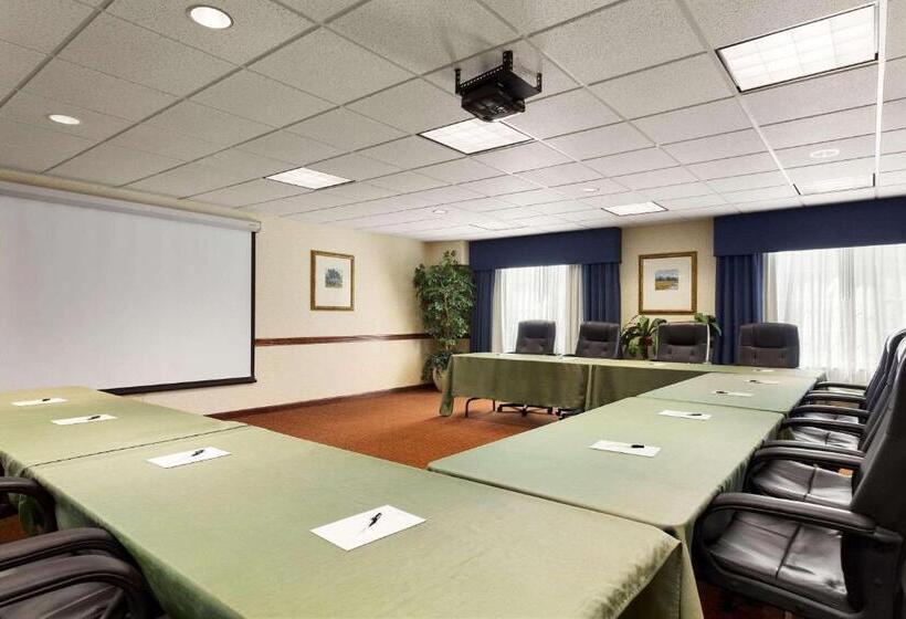 هتل Country Inn & Suites By Radisson, Madison, Al