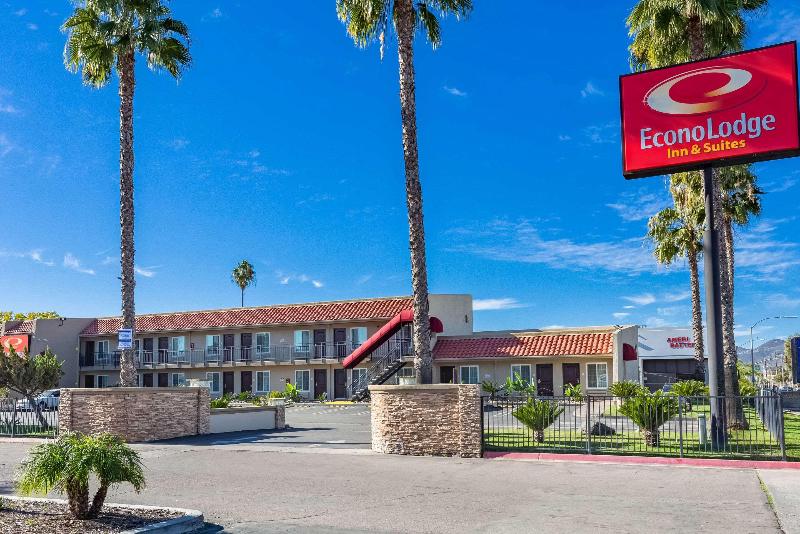 בית מלון כפרי Econo Lodge Inn & Suites Escondido Downtown