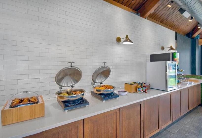 هتل Fairfield Inn Rochester Airport