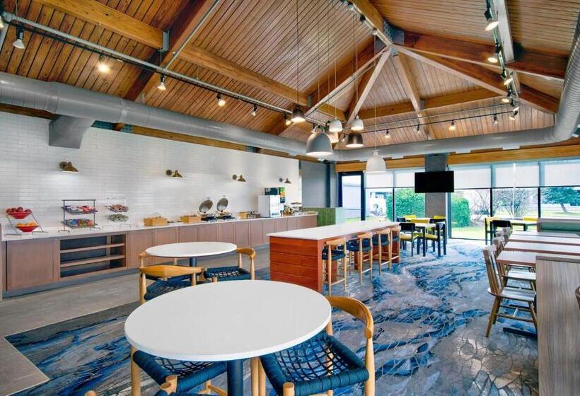 هتل Fairfield Inn Rochester Airport