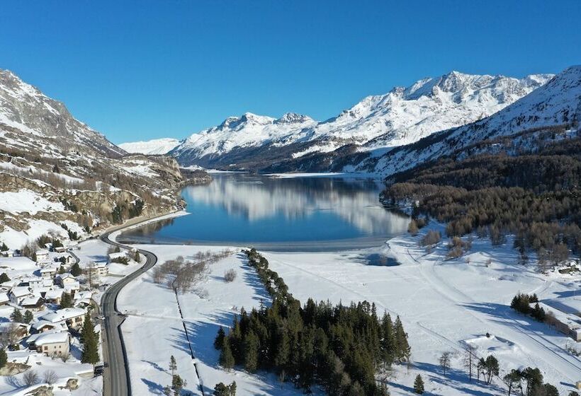 ホテル Maloja Palace