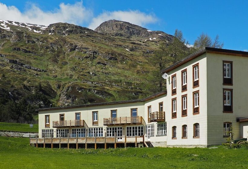 ホテル Maloja Palace