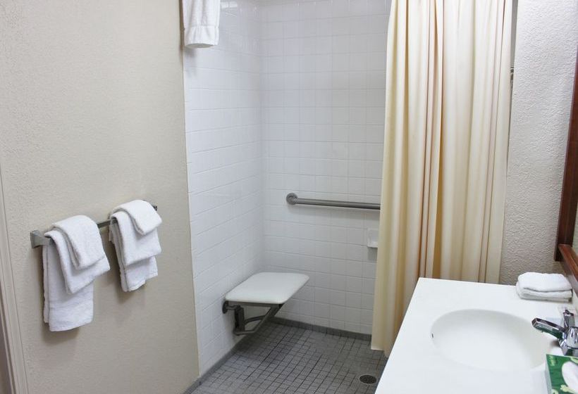 هتل Rodeway Inn & Suites
