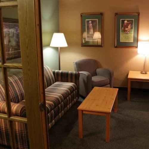 Boarders Inn And Suites By Cobblestone Hotels   Fayette