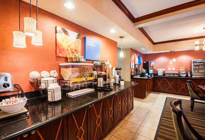 هتل Comfort Inn & Suites