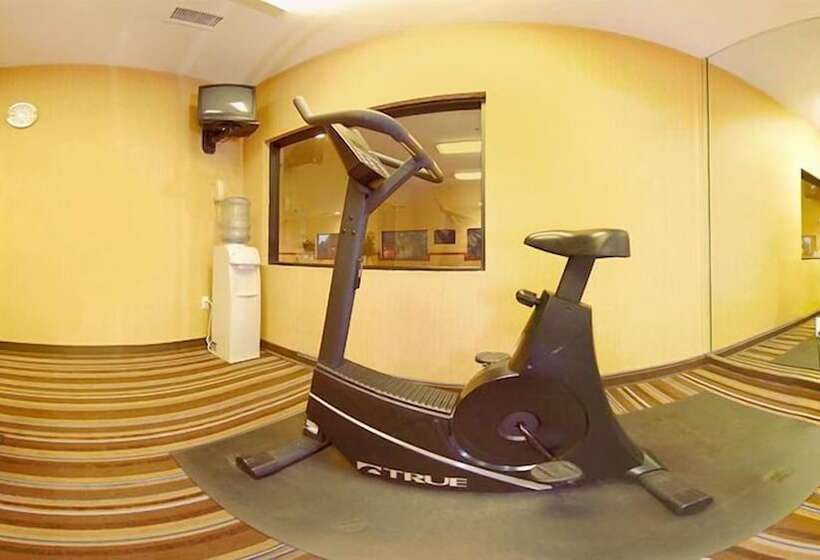 هتل Comfort Inn & Suites