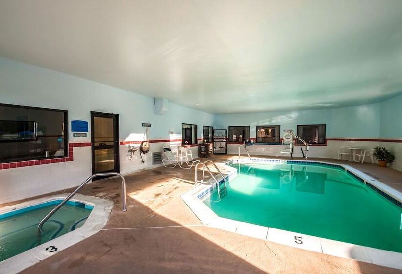 هتل Comfort Inn & Suites