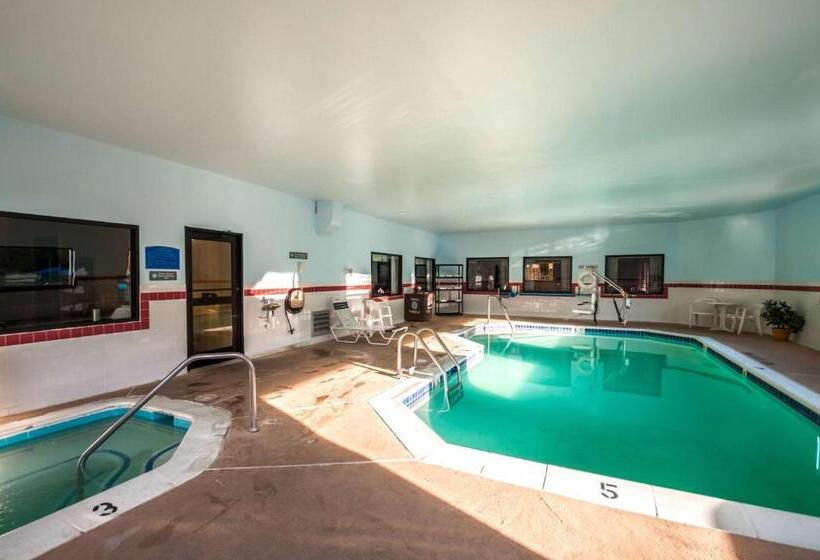 هتل Comfort Inn & Suites