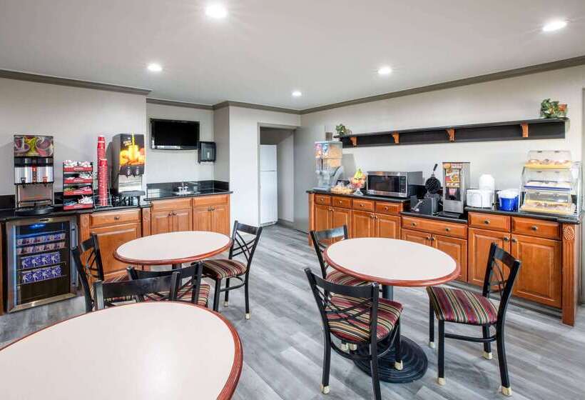 בית מלון כפרי Days Inn By Wyndham Baytown Tx