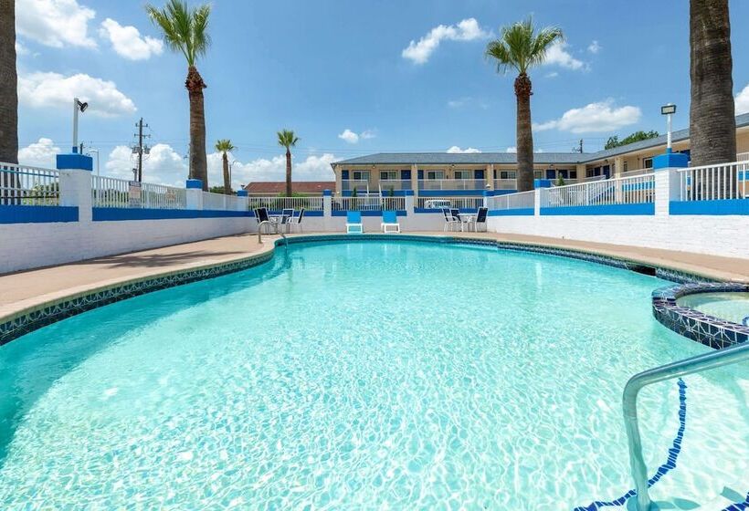 בית מלון כפרי Days Inn By Wyndham Baytown Tx
