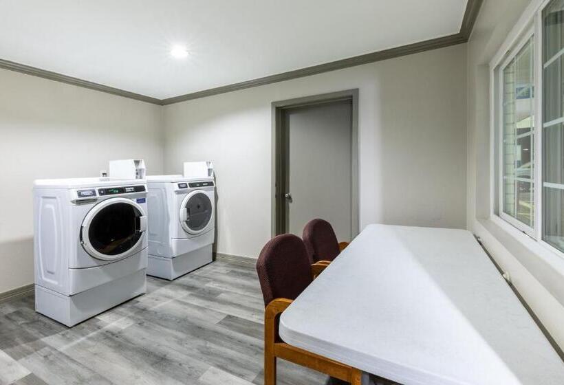 בית מלון כפרי Days Inn By Wyndham Baytown Tx