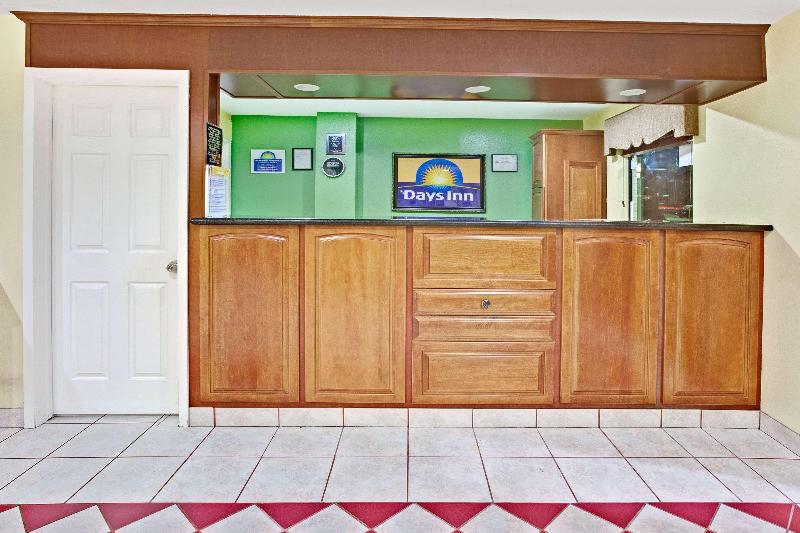 בית מלון כפרי Days Inn By Wyndham Baytown Tx