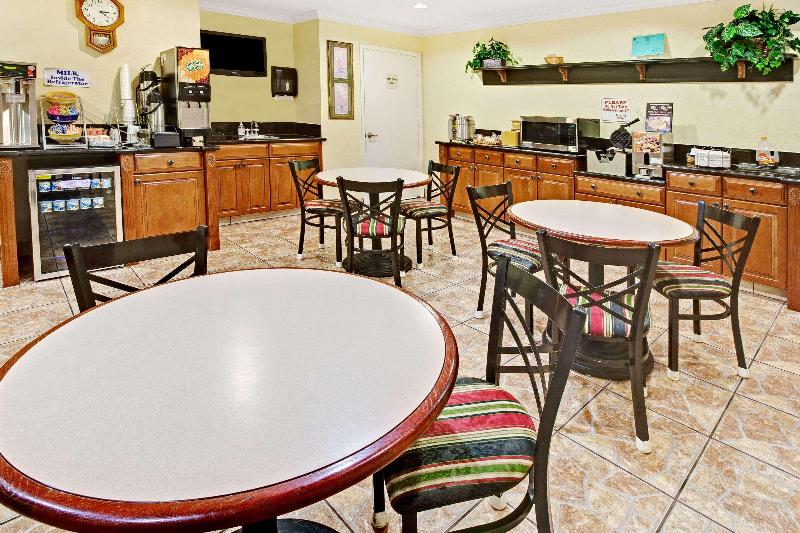 בית מלון כפרי Days Inn By Wyndham Baytown Tx