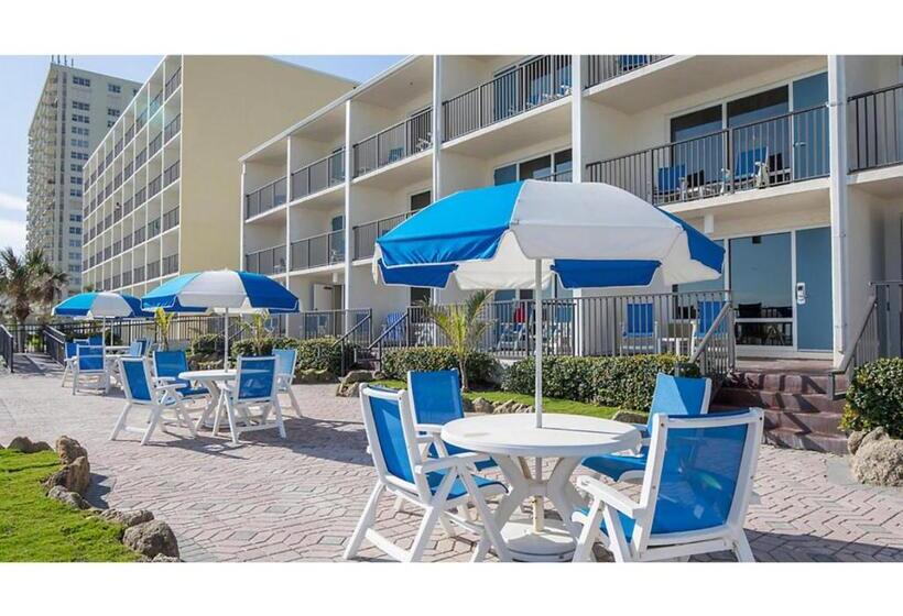 فندق Dolphin Beach Club