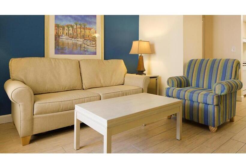 فندق Dolphin Beach Club