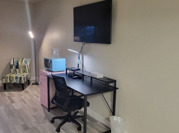 فندق Red Fox Inn And Suites