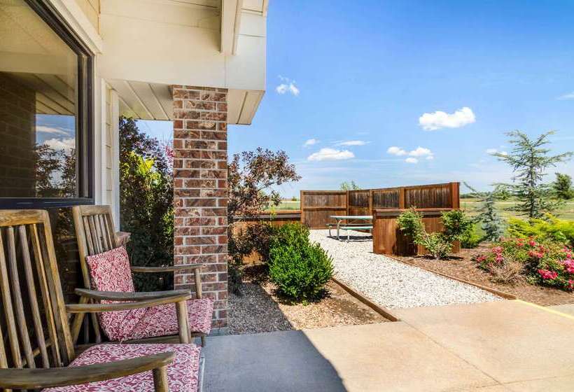 בית מלון כפרי Rodeway Inn