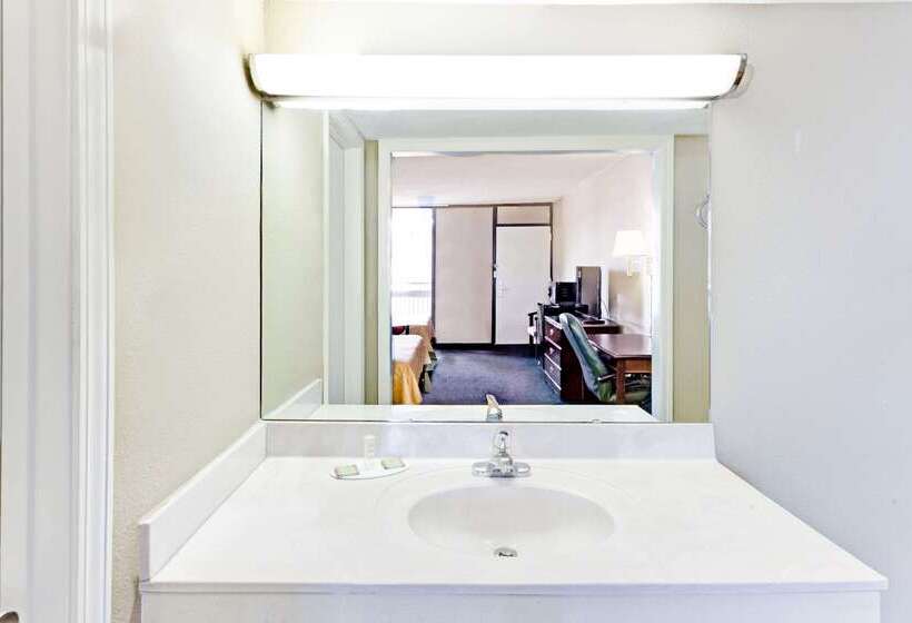 فندق Super 8 By Wyndham Carrollton Ga