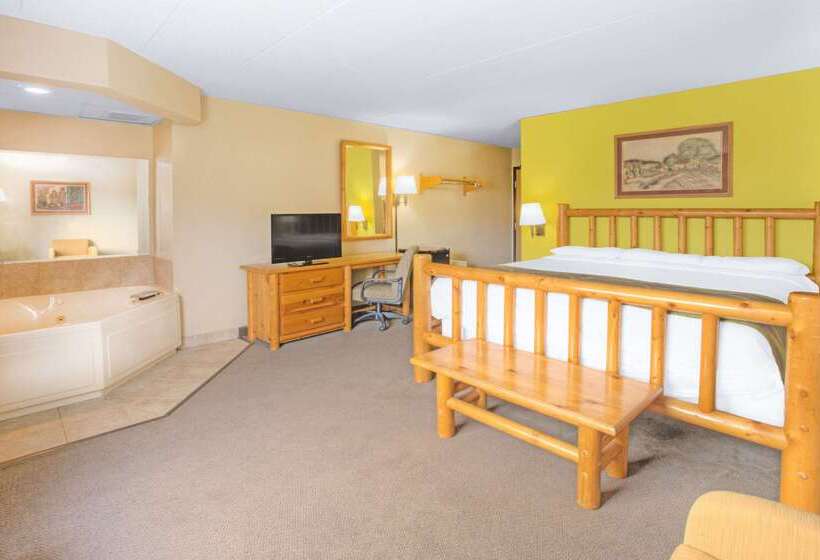 هتل Super 8 By Wyndham Davenport