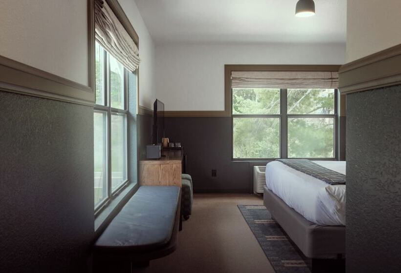 فندق The Ozarker Lodge