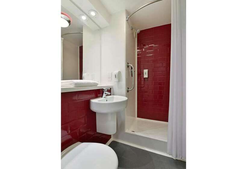 هتل Travelodge London Excel