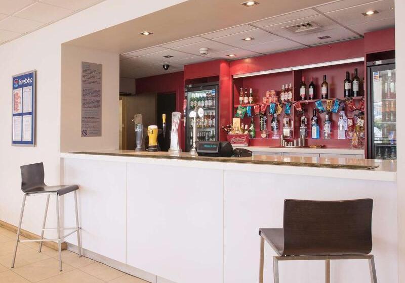 هتل Travelodge London Excel