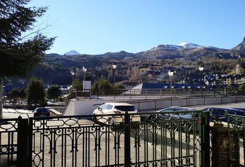 Apartamentos Escarrilla 3000