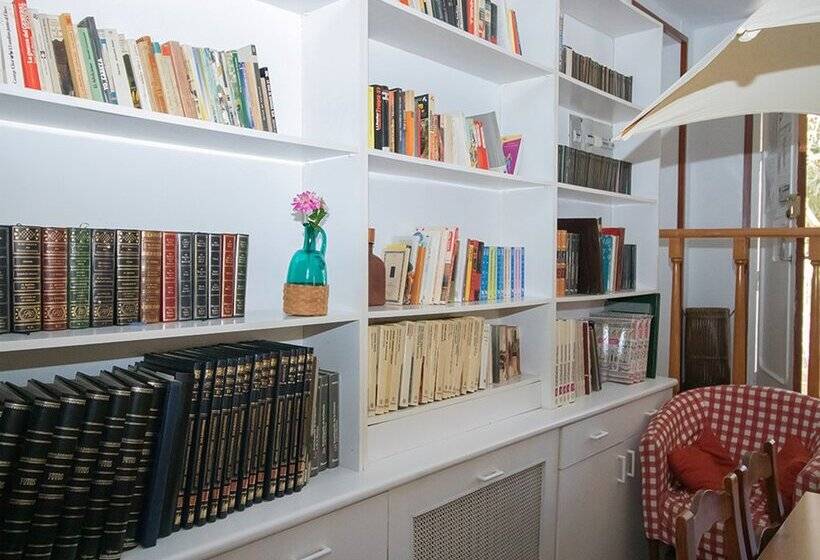 Apartamentos Escarrilla 3000