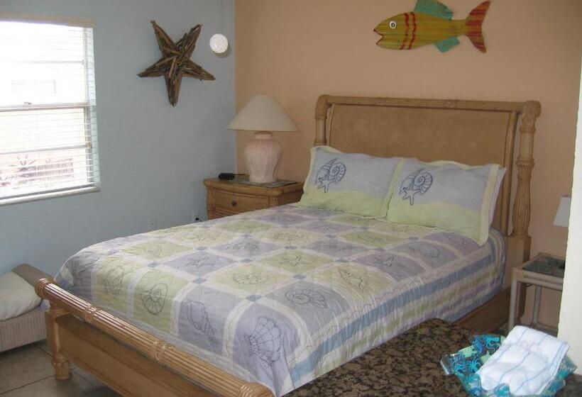 Отель A Beach Retreat On Casey Key