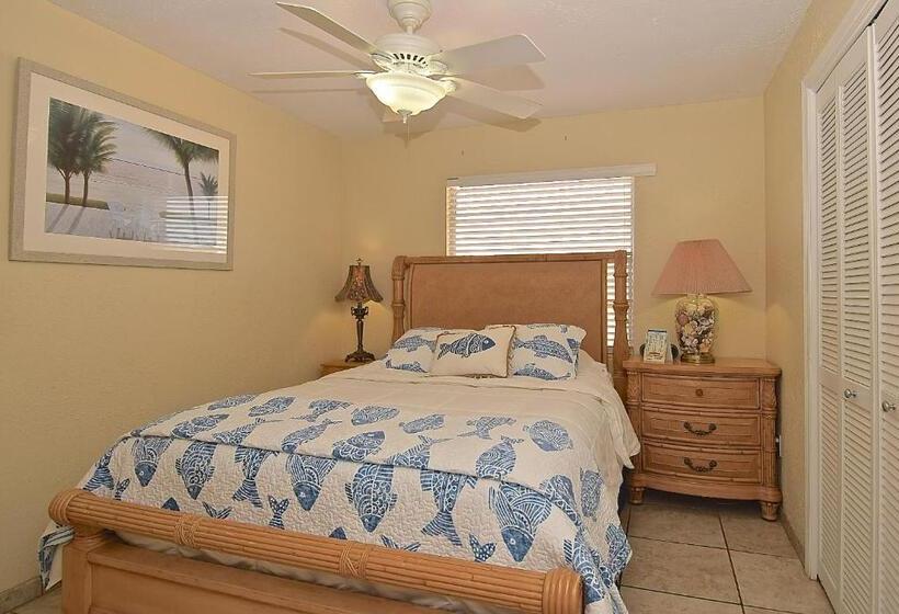 Отель A Beach Retreat On Casey Key