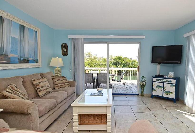 Отель A Beach Retreat On Casey Key