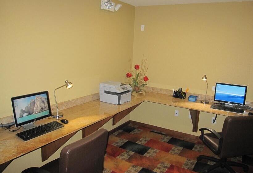 فندق Best Western Plus First Coast Inn And Suites