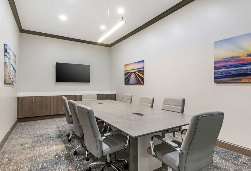 فندق Best Western Plus First Coast Inn And Suites