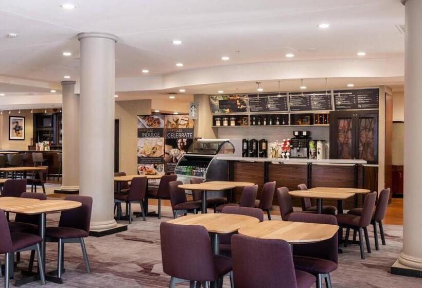 هتل Courtyard By Marriott Newark University Of Delaware