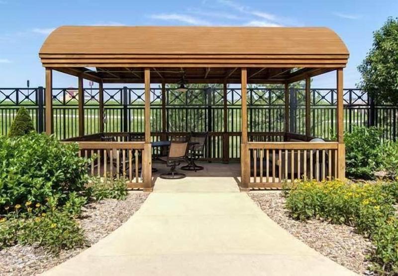 هتل Courtyard Salina