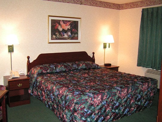 Отель Amerivu Inn & Suites Cumberland