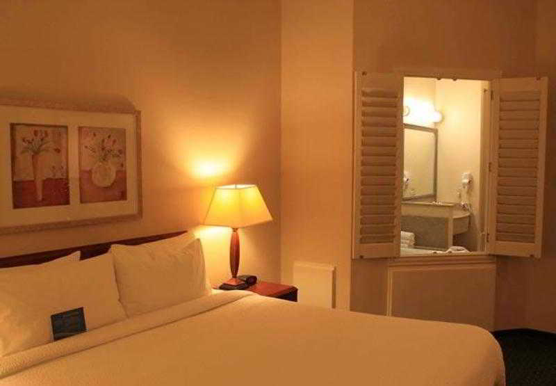 בית מלון כפרי Fairfield Inn & Suites Denton