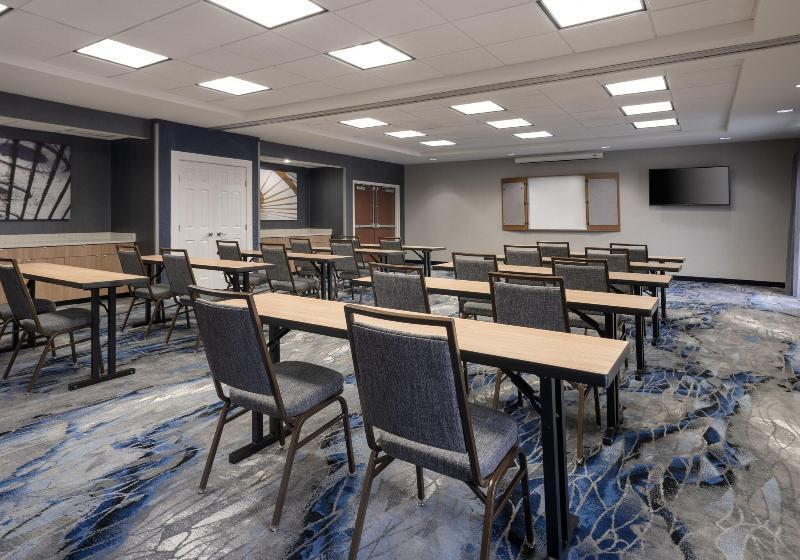 בית מלון כפרי Fairfield Inn & Suites Denton