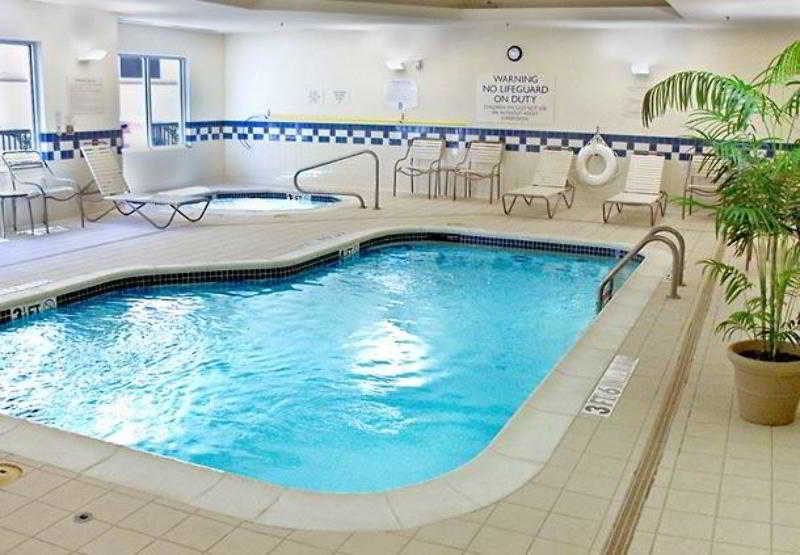 בית מלון כפרי Fairfield Inn & Suites Denton