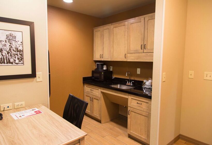 هتل Hampton Inn & Suites Dodge City